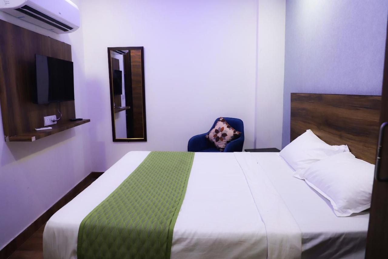 Bed and Breakfast Surya International Neu-Delhi Exterior foto