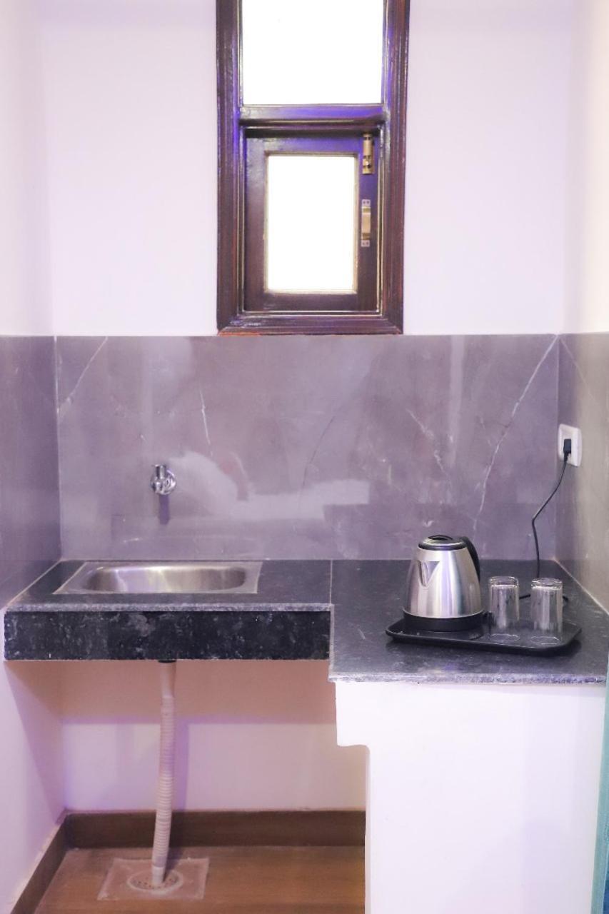 Bed and Breakfast Surya International Neu-Delhi Exterior foto