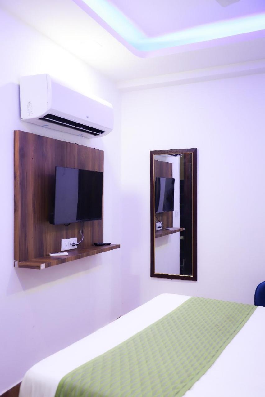 Bed and Breakfast Surya International Neu-Delhi Exterior foto