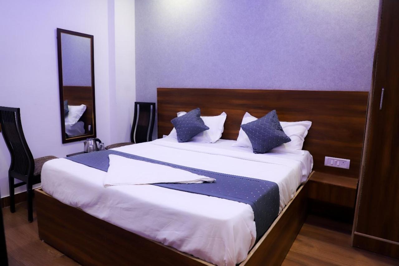 Bed and Breakfast Surya International Neu-Delhi Exterior foto
